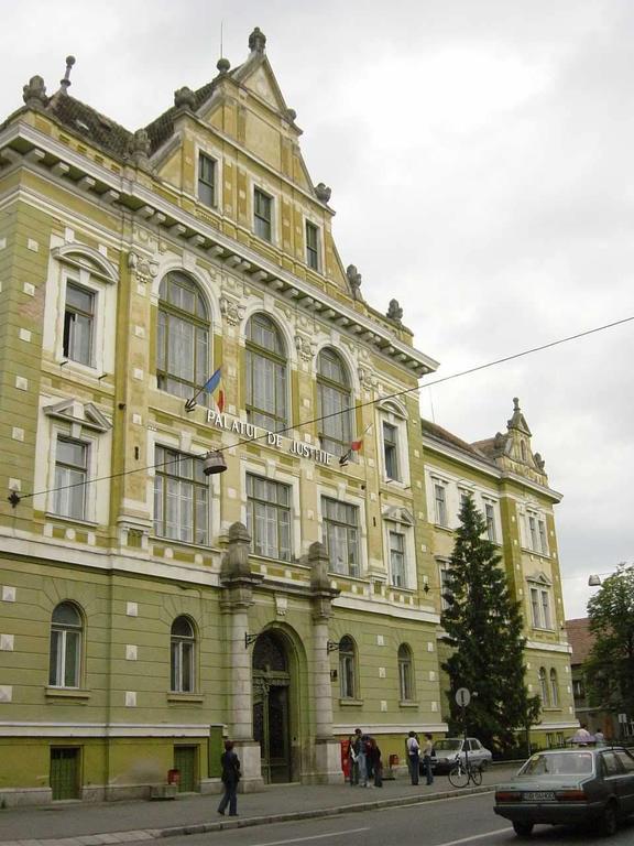 Central City Ap Sibiu Esterno foto