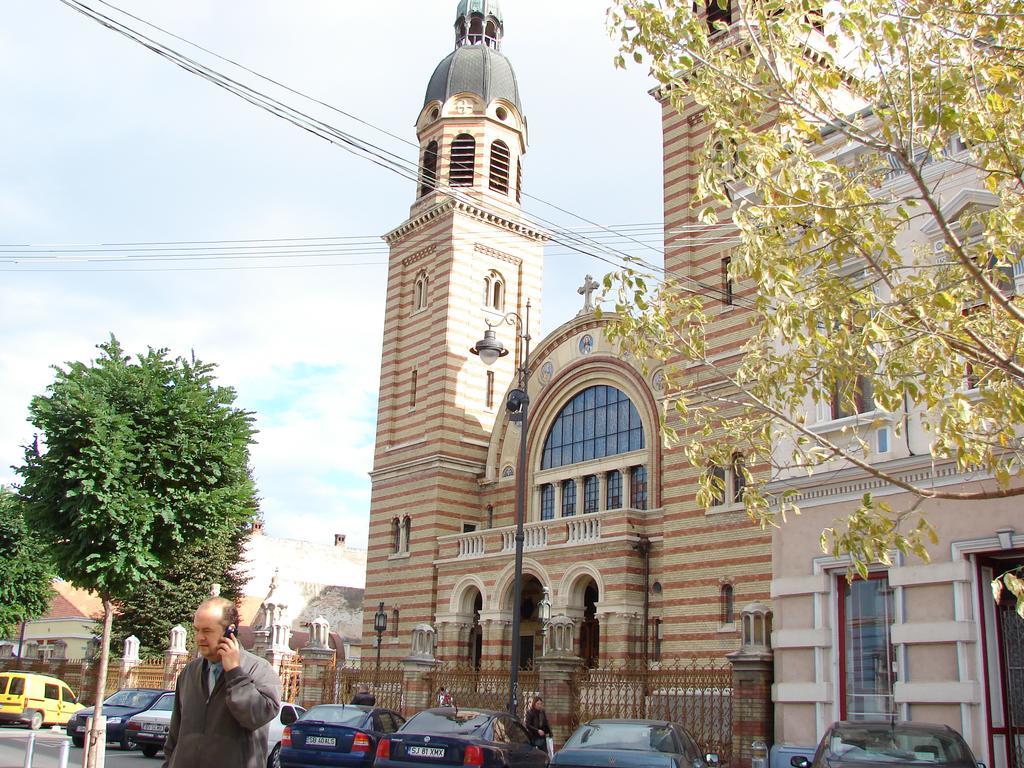 Central City Ap Sibiu Esterno foto